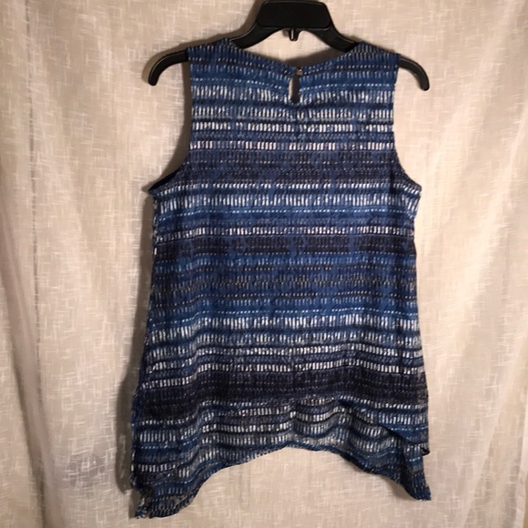 EUC Roz&Ali Blue print sleeveless swing top - Picture 6 of 7
